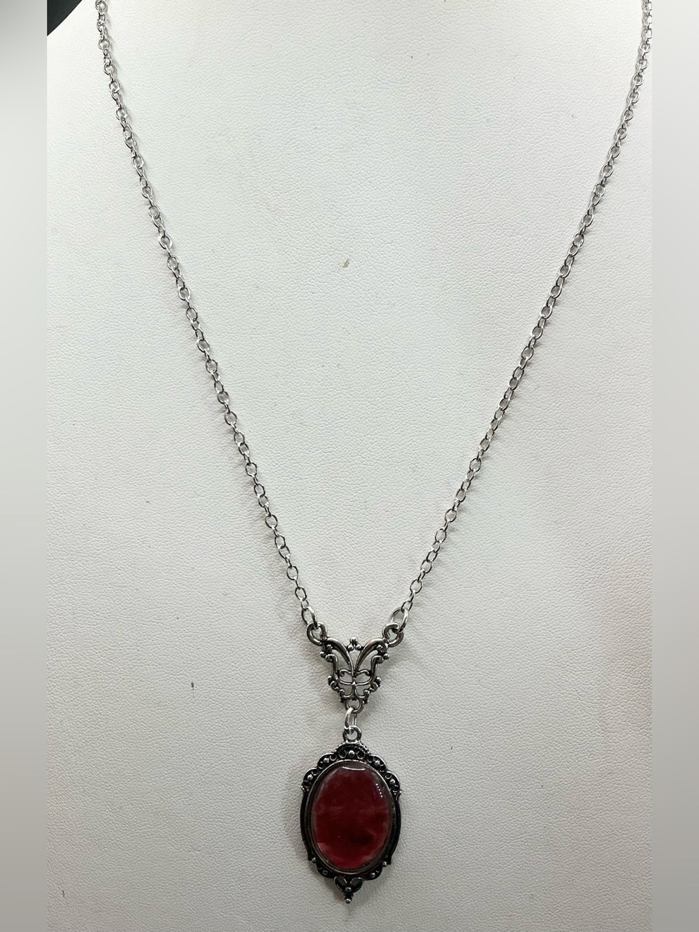 SILVER TONE BLOOD PENDANT CAMEO STYLE PENANT NECKLACE
